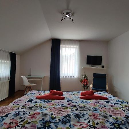 Apartmany V Nasem Olomouc Bagian luar foto