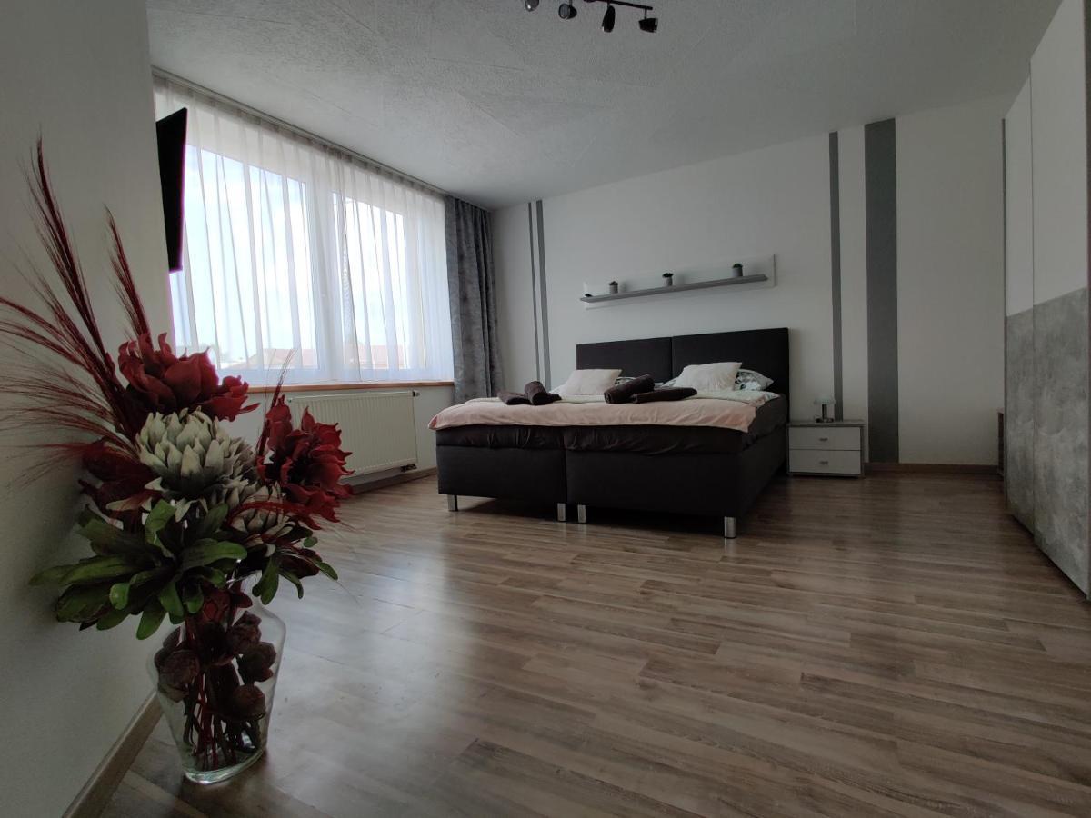 Apartmany V Nasem Olomouc Bagian luar foto