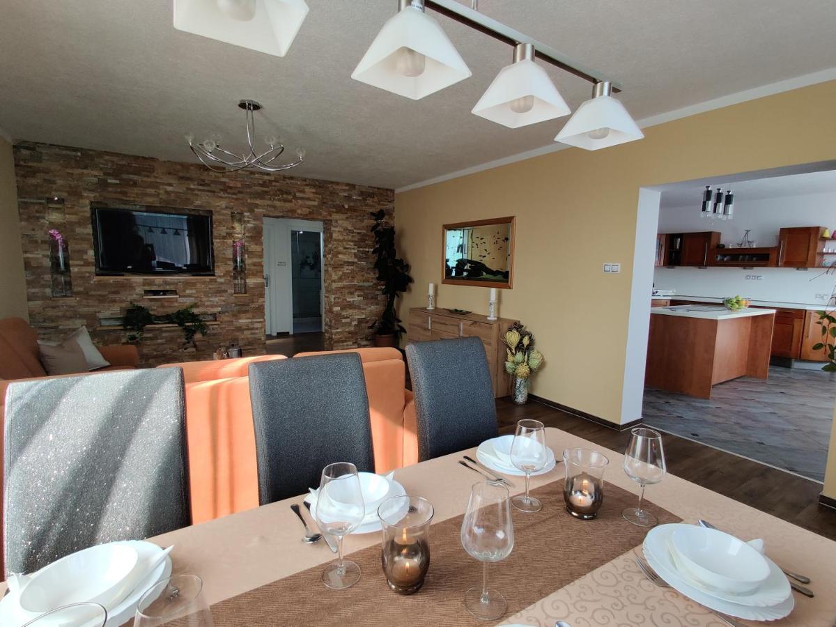 Apartmany V Nasem Olomouc Bagian luar foto
