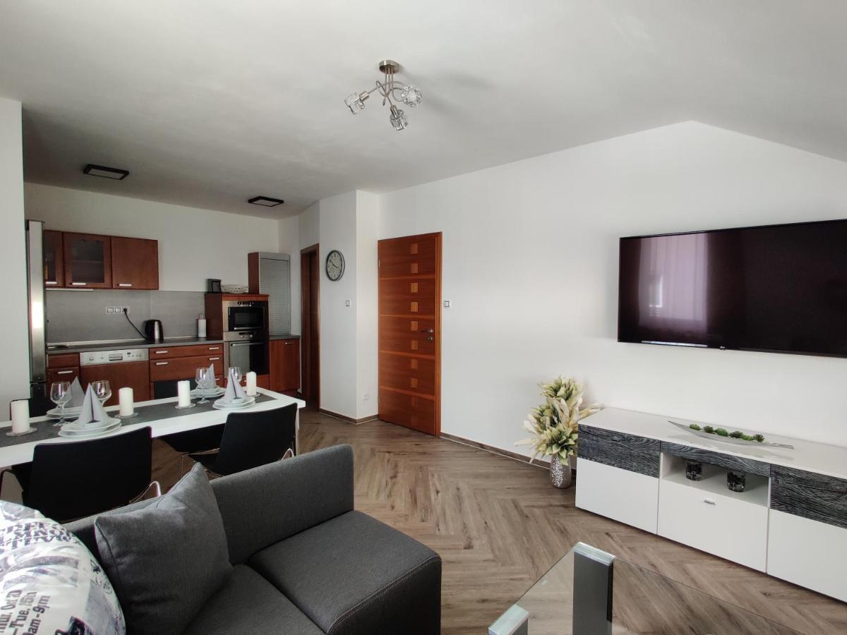 Apartmany V Nasem Olomouc Bagian luar foto