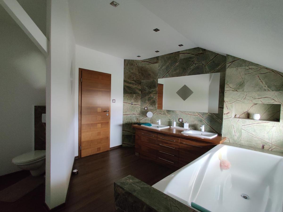 Apartmany V Nasem Olomouc Bagian luar foto